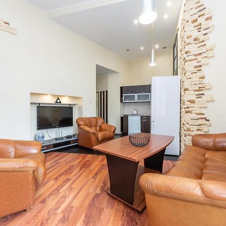 Comfortable Apartment On Mikhaylovskiy Lane Kiev Exteriör bild