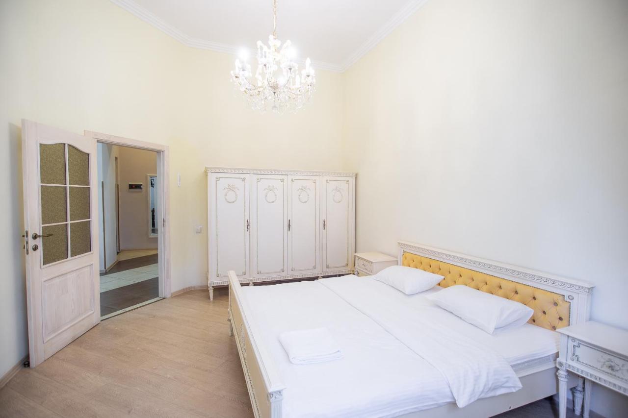 Comfortable Apartment On Mikhaylovskiy Lane Kiev Exteriör bild