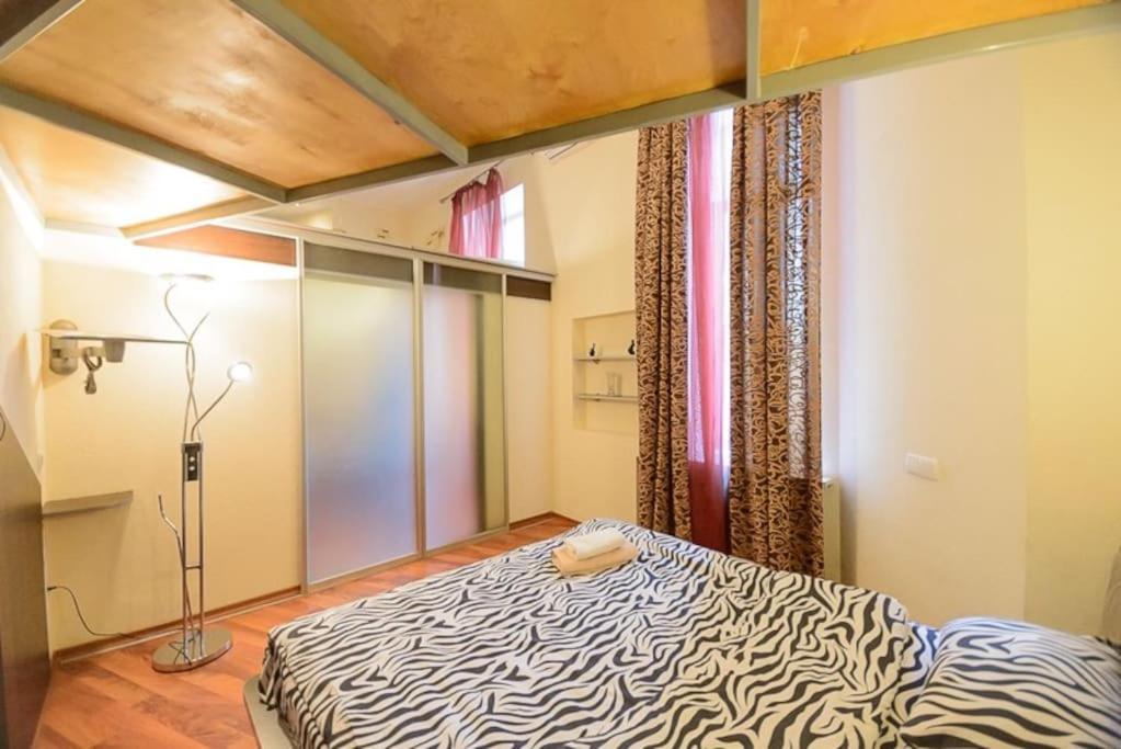 Comfortable Apartment On Mikhaylovskiy Lane Kiev Exteriör bild