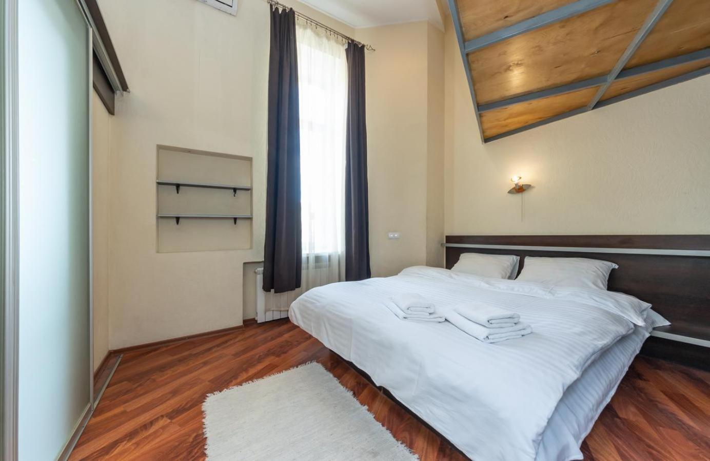 Comfortable Apartment On Mikhaylovskiy Lane Kiev Exteriör bild