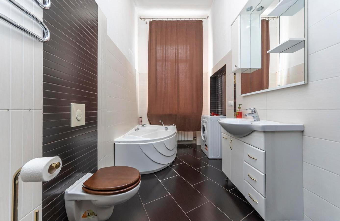 Comfortable Apartment On Mikhaylovskiy Lane Kiev Exteriör bild