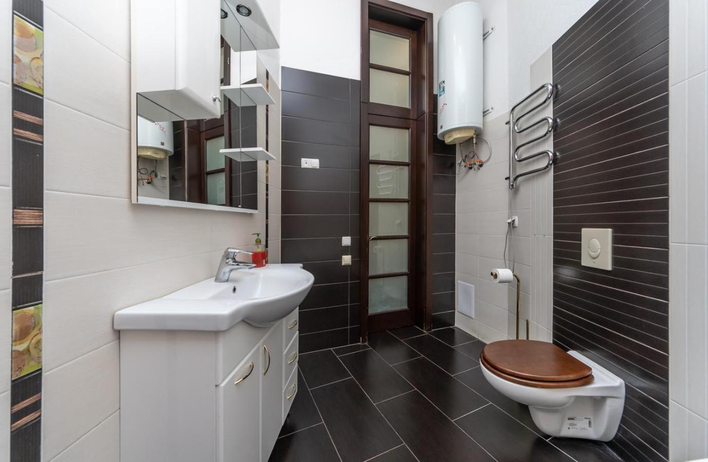 Comfortable Apartment On Mikhaylovskiy Lane Kiev Exteriör bild