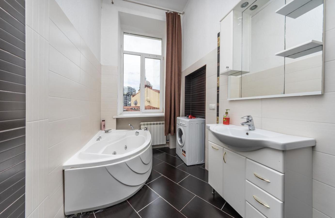 Comfortable Apartment On Mikhaylovskiy Lane Kiev Exteriör bild