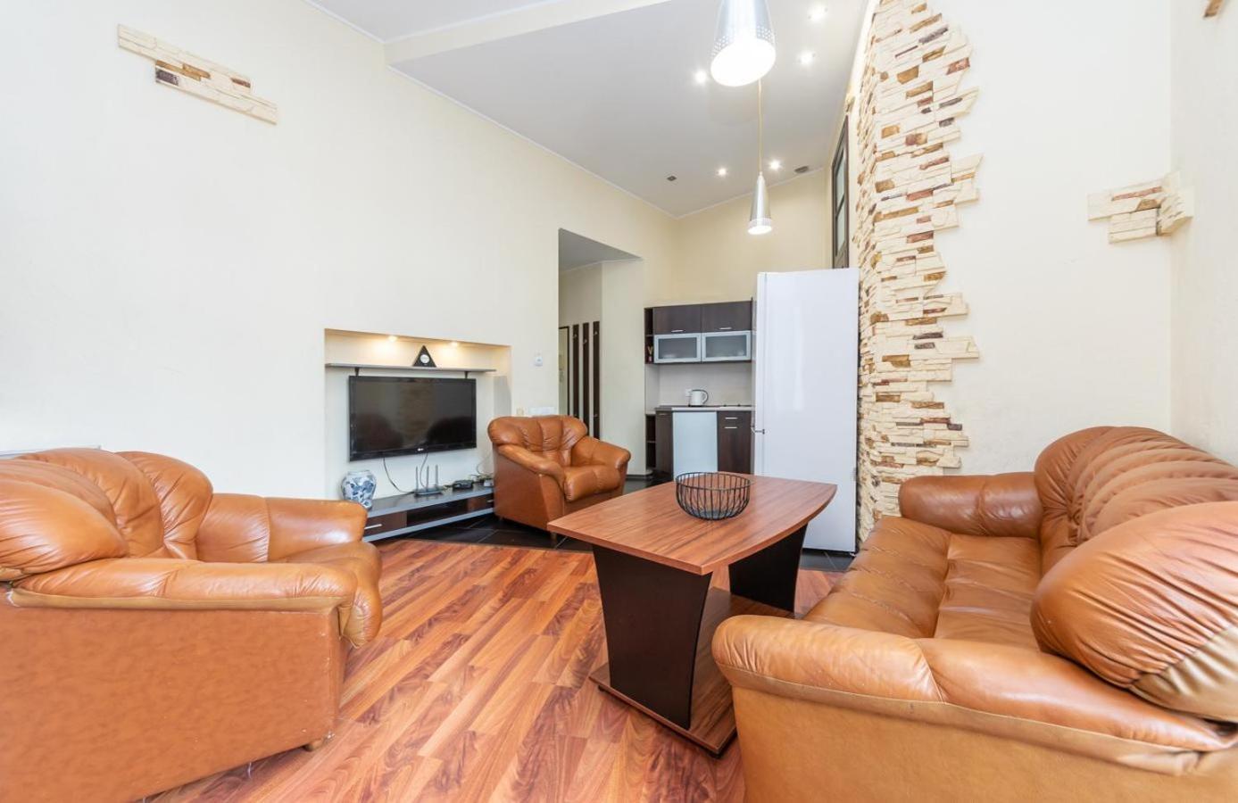 Comfortable Apartment On Mikhaylovskiy Lane Kiev Exteriör bild